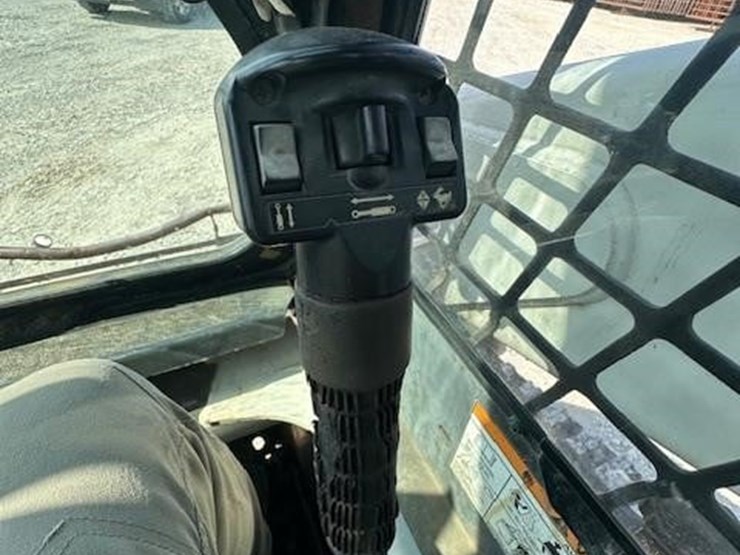 2007-bobcat-t300-image-19