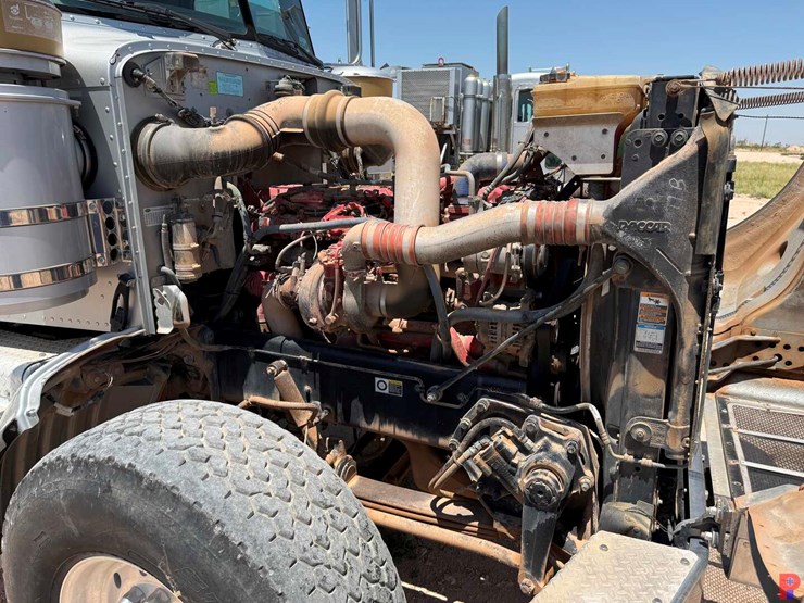 2013-peterbilt-367-image-9