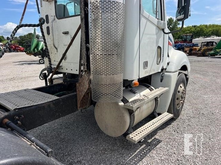 2008-freightliner-columbia-120-image-20