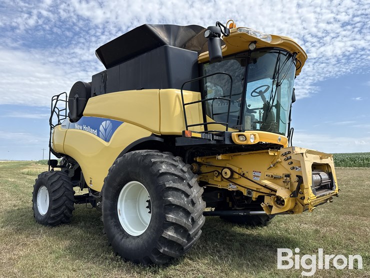 2008-new-holland-cr9070-image-3