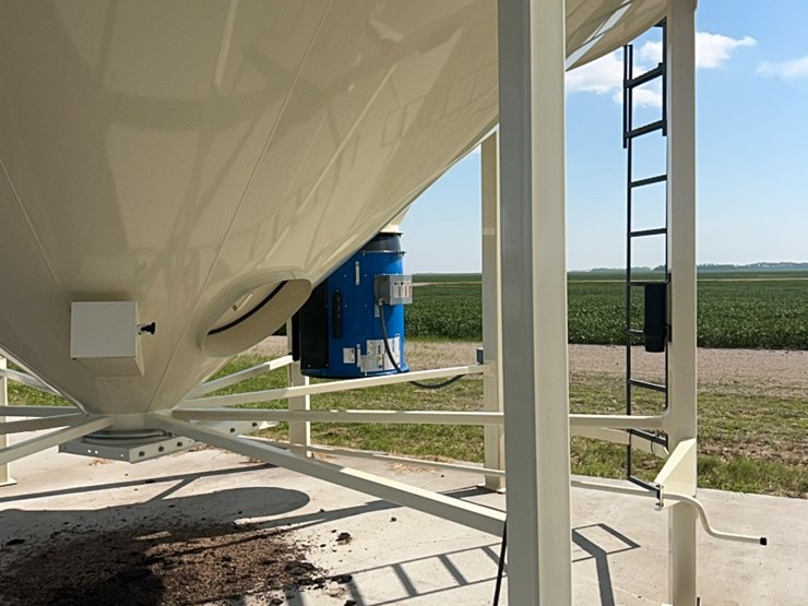 concept-7,500-bu.-hopper-bin,-equipped-with-bin-fan-with-3-phase-agi-grainguard-10-hp-electric-motor.-image-44