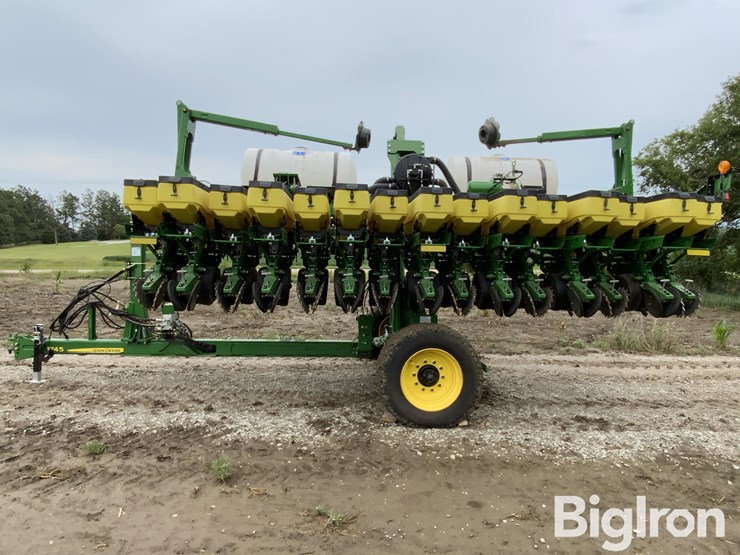 2021-john-deere-1745-image-8