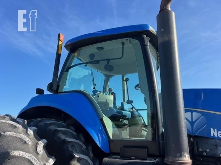 new-holland-t8020-image-17