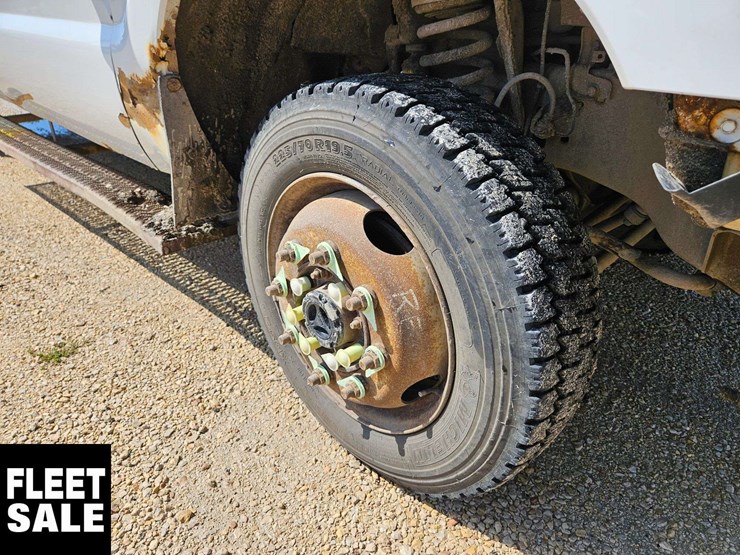 2011-ford-f350-image-32