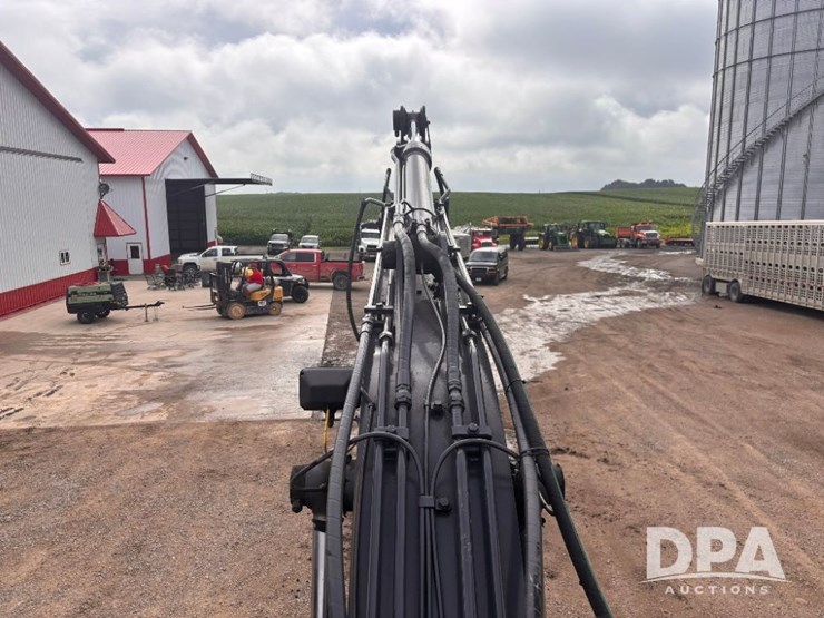 2012-deere-135d-image-53