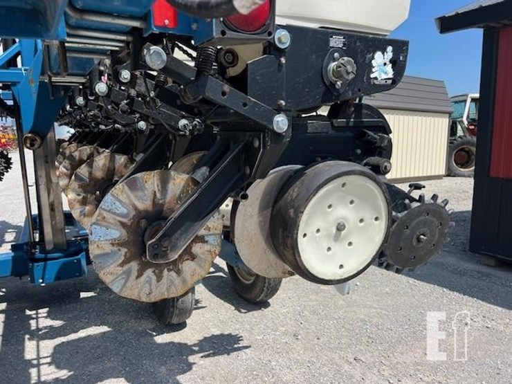 2001-kinze-3500-image-23