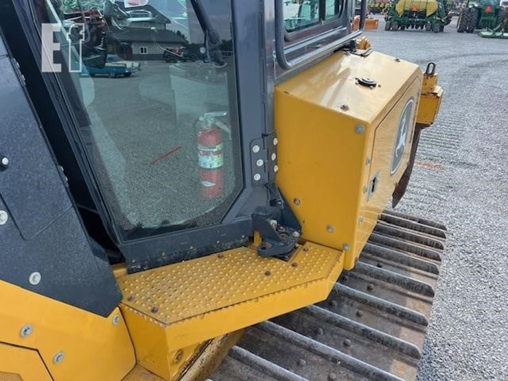 2021-deere-850l-wlt-image-40