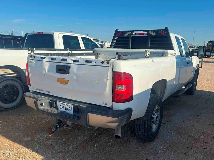 2012-chevrolet-silverado-2500hd-image-3