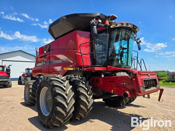2016-case-ih-8240-image-3