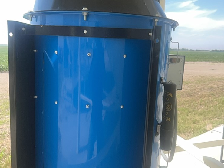 concept-7,500-bu.-hopper-bin,-equipped-with-bin-fan-with-3-phase-agi-grainguard-10-hp-electric-motor.-image-38