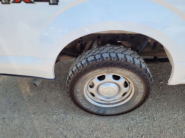 2018-ford-f150-xl-image-17