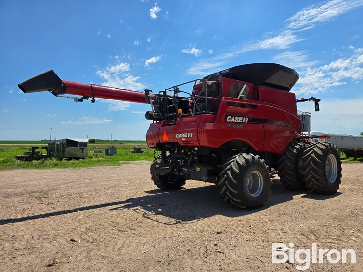2016-case-ih-8240-image-5