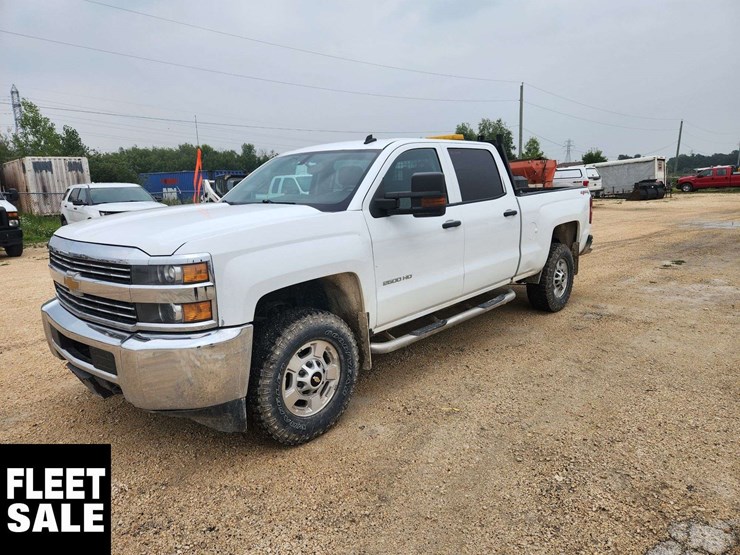 2015-chevrolet-silverado-2500hd-image-1