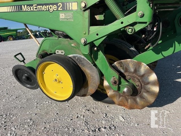 john-deere-7000-image-11