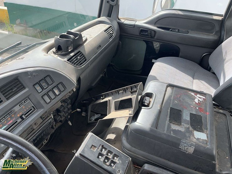 2005-gmc-t7500-image-8