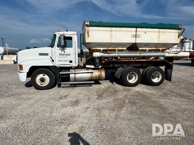 1995-mack-ch613-image-17