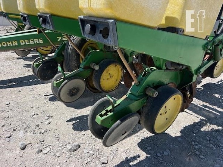 1993-john-deere-7200-image-32