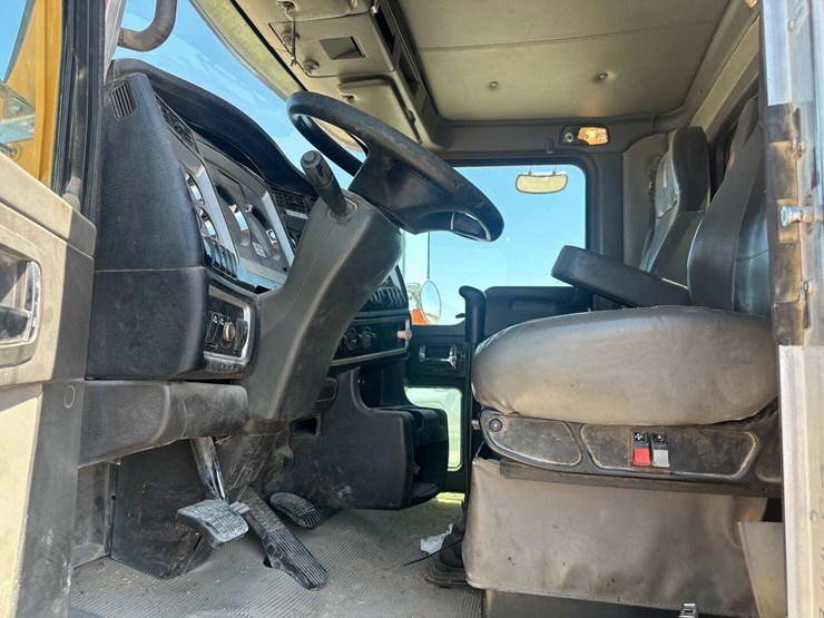 2013-kenworth-t800-image-8