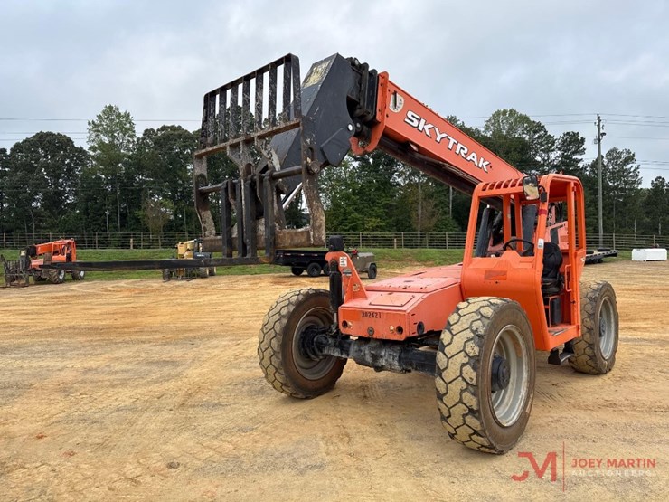 2018-jlg-8042-image-3