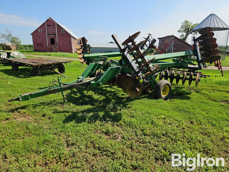 john-deere-630-image-1