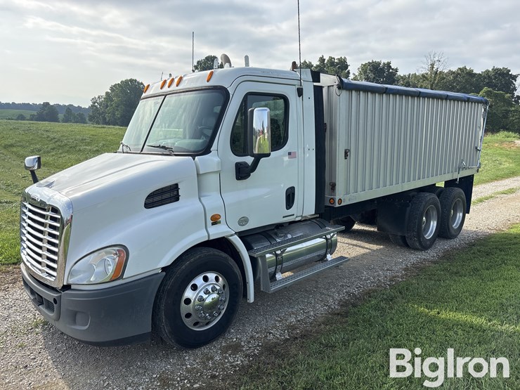 2011-freightliner-cascadia-113-image-1