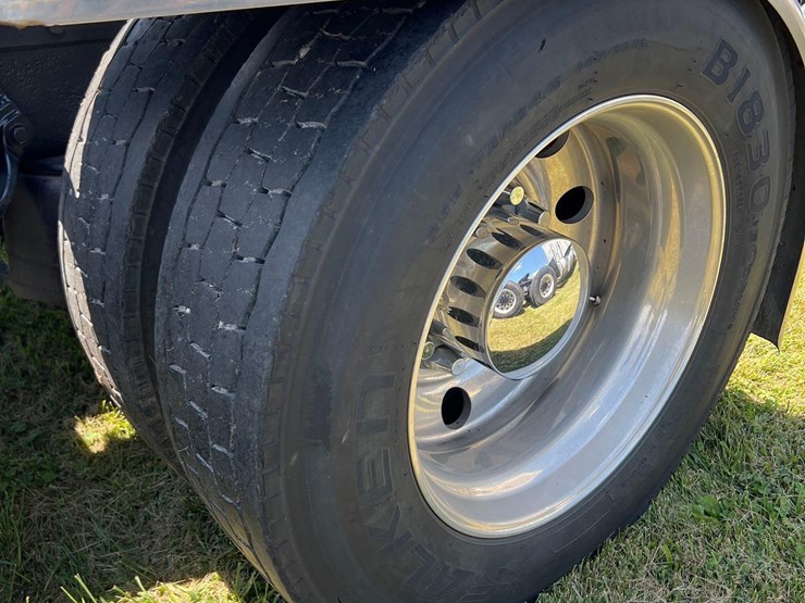 2008-peterbilt-389-image-5