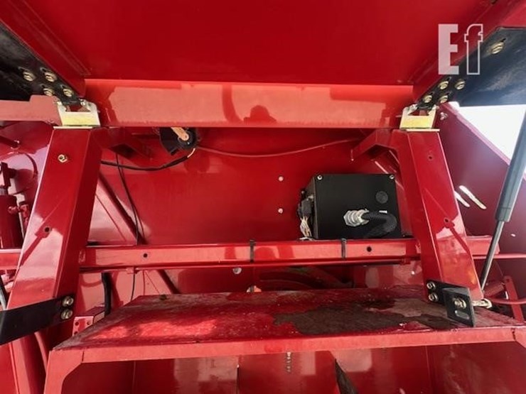 2010-new-holland-br7090-image-16