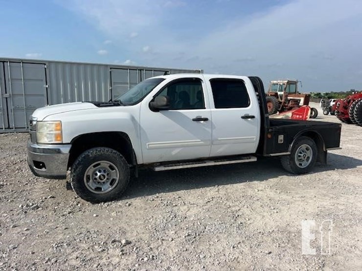 2011-chevrolet-silverado-2500hd-lt-image-2