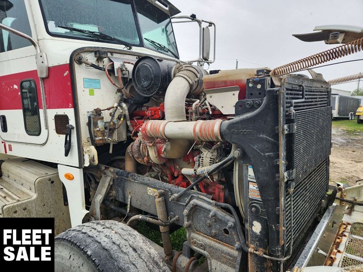 2016-peterbilt-365-image-18