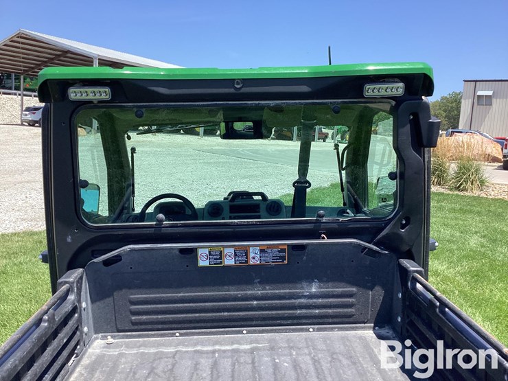 2022-john-deere-gator-image-16