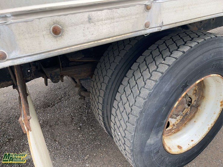 2005-gmc-t7500-image-12