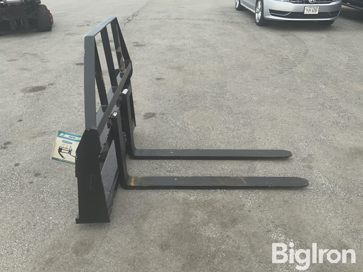 agt-saii00-48"-skid-steer-pallet-forks-&-mast-assembly-image-4