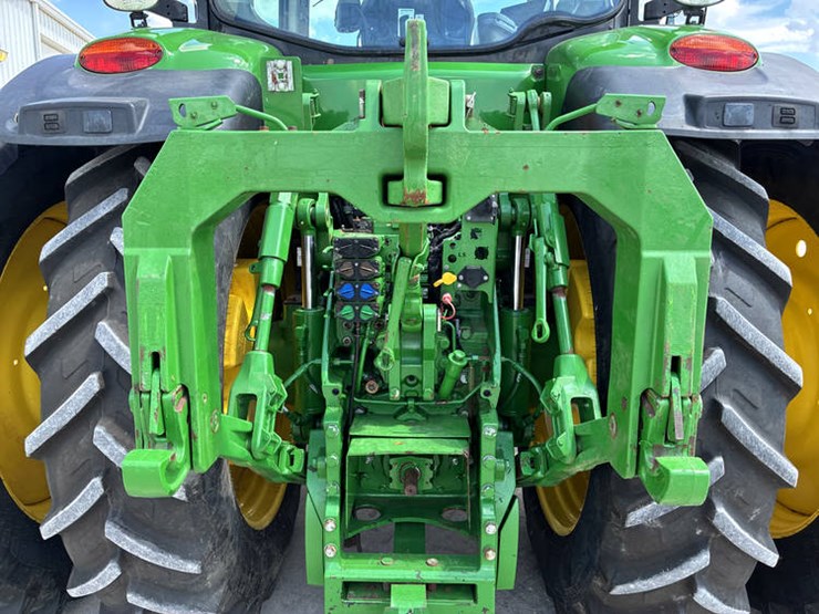 2018-john-deere-8400r-image-30