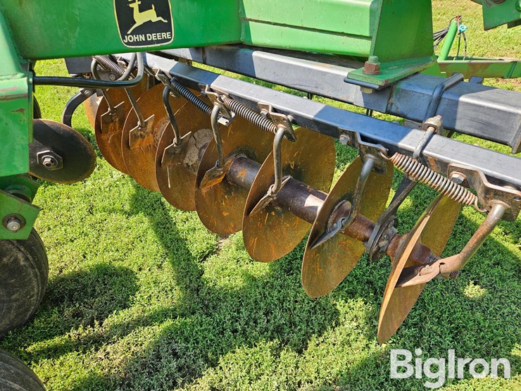 john-deere-630-image-15