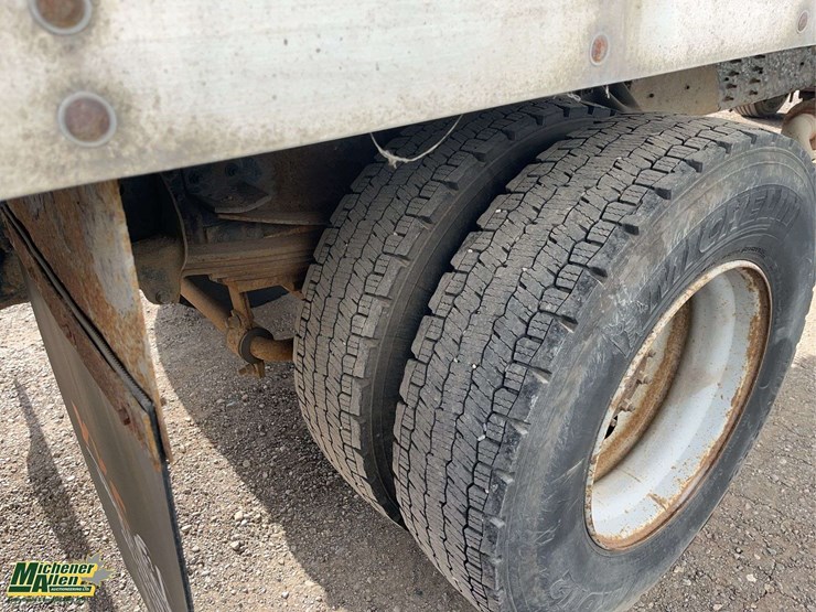 2005-gmc-t7500-image-11