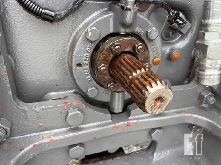 2010-massey-ferguson-8670-image-26