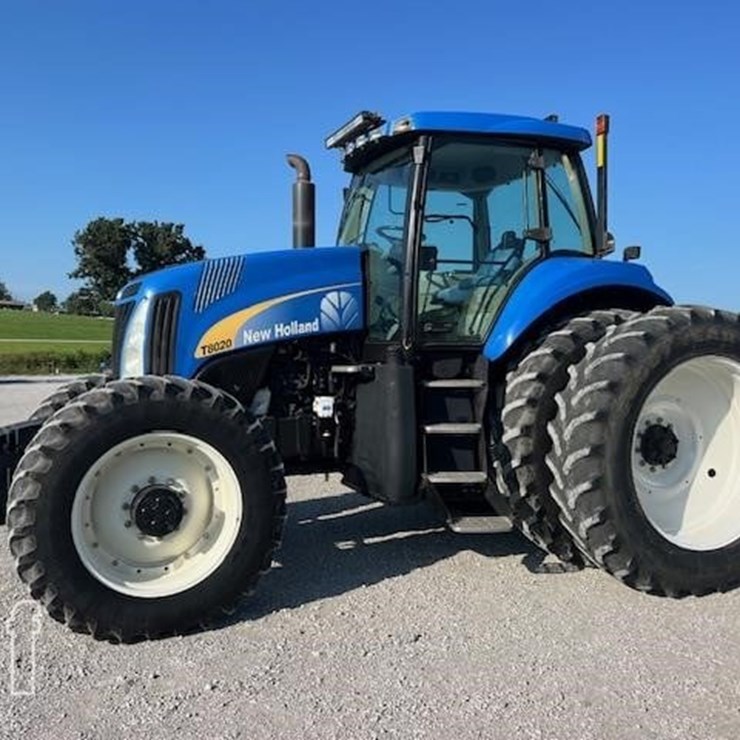 NEW HOLLAND T8020