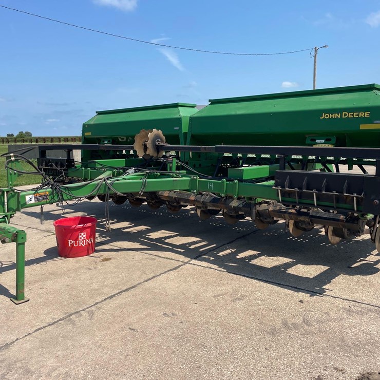 JOHN DEERE 1590