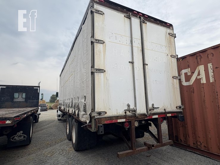 1999-peterbilt-330-image-12