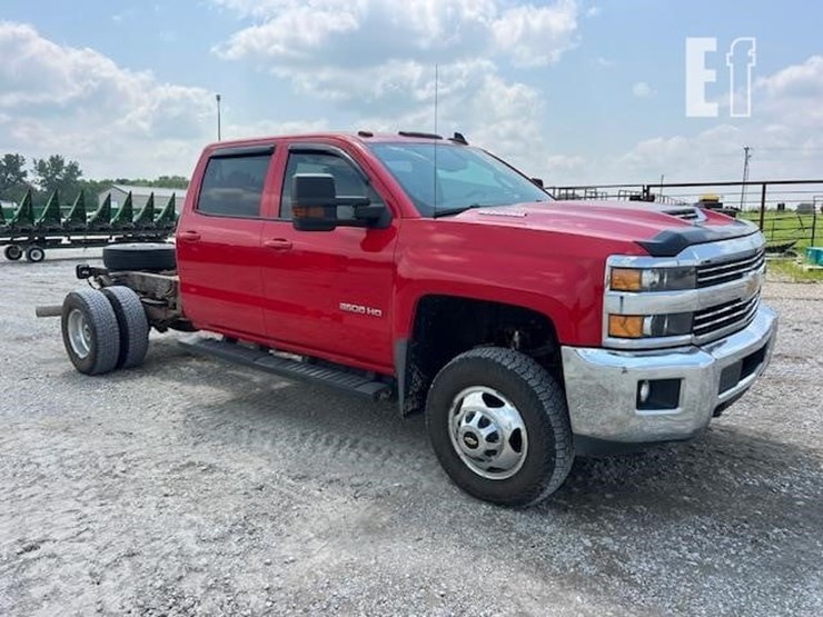 2018-chevrolet-silverado-3500hd-image-9