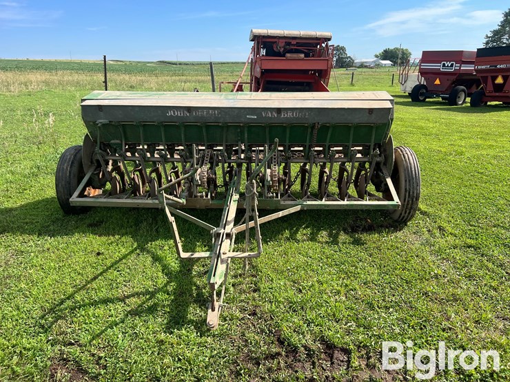 john-deere-8-image-1