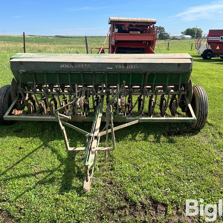 JOHN DEERE 8