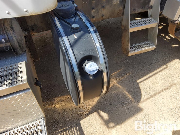 2013-peterbilt-388-image-11