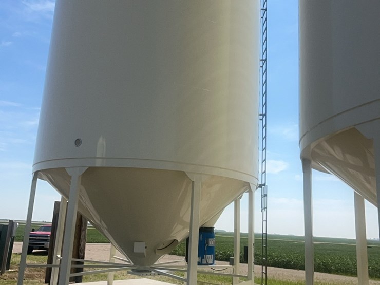 concept-7,500-bushel-hopper-bin,-fully-equipped-with-bin-fan-with-agi-grainguard-10-hp-three-phase-electric-motor.-image-15