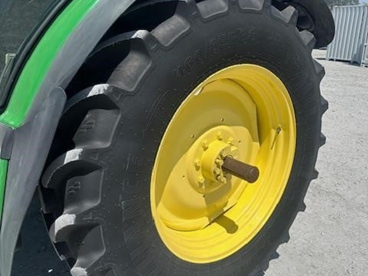 2013-john-deere-6125r-image-12
