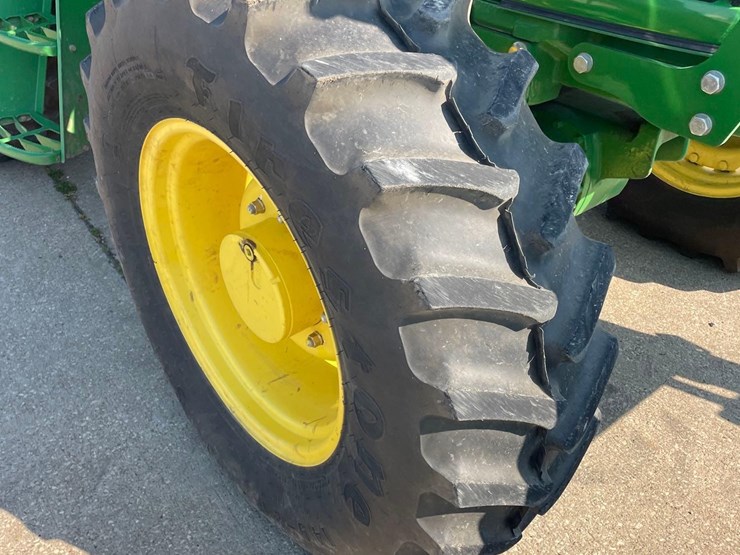 2015-john-deere-6115d-image-17
