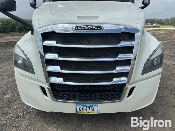 2019-freightliner-cascadia-126-image-18