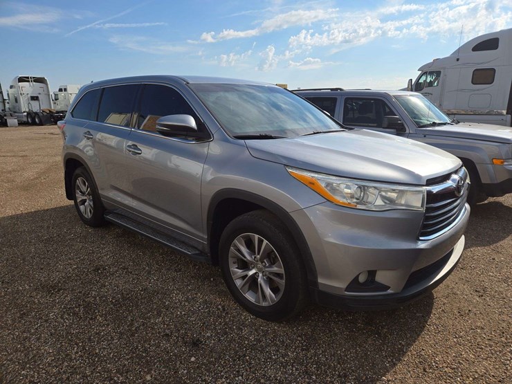 2014-toyota-highlander-image-2