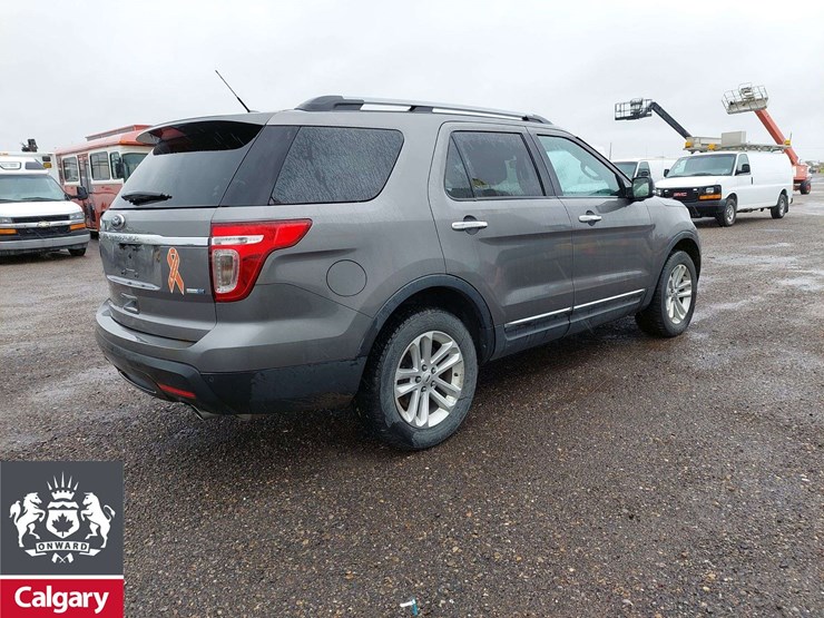 2014-ford-explorer-xlt-image-4