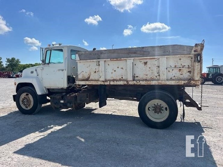 1987-ford-9000-image-7